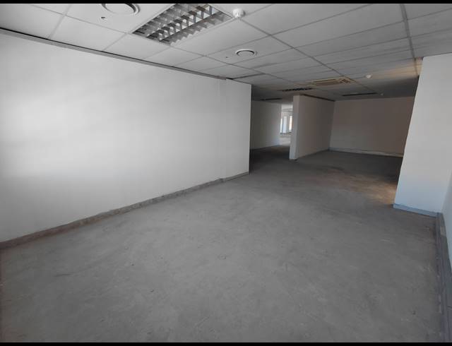 3,355M² OFFICE TO LET IN HALFWAY GARDENS